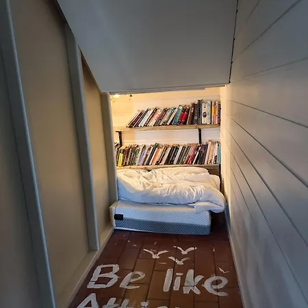 Cozy Close To The Sea * Lii